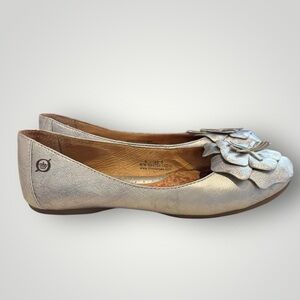 Born Metallic Silver Leather Ballet Flats Flower Detail Size 6